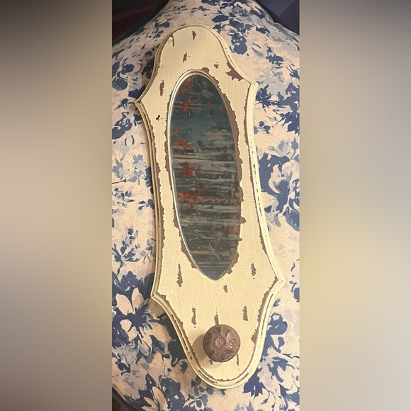 Beautiful shabby chic wall mirror/decor - Picture 1 of 3